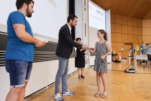 Remises des attestations pour les enfants du Jura 2023 En présence du Ministre de l’éducation du Canton du Jura, M. Martial Courtet Service de promotion des Sciences 