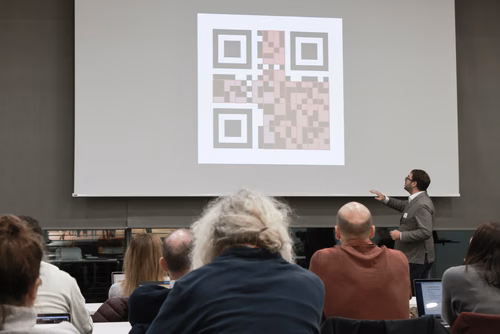 Organisées par le Service promotion de l’éducation, en collaboration avec les sections de l’EPFL, les rencontres 5 à 7 constituent un moment d’échange privilégié entre les enseignantes et enseignants du secondaire et le corps professoral de l’EPFL.