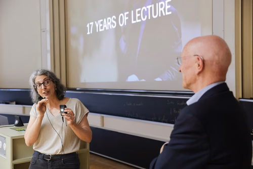 A l'occasion du dernier cours de Claude Nicollier, ses amis, collègues et famille lui ont fait la surprise d'être présents
