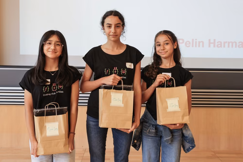 Le Meet up national annuel du Coding club des filles sur le campus de l’EPFL Service de promotion des sciences SPS 