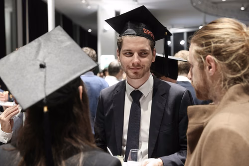 Cette cérémonie a pour objectif de remettre les Prix de la Recherche de l'EPFL aux lauréat·es et de féliciter toutes les doctorantes et doctorants qui ont terminé leur thèse avec succès cette année.