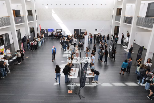 Le Meet up national annuel du Coding club des filles sur le campus de l’EPFL Service de promotion des sciences SPS 