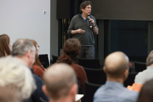 Organisées par le Service promotion de l’éducation, en collaboration avec les sections de l’EPFL, les rencontres 5 à 7 constituent un moment d’échange privilégié entre les enseignantes et enseignants du secondaire et le corps professoral de l’EPFL.