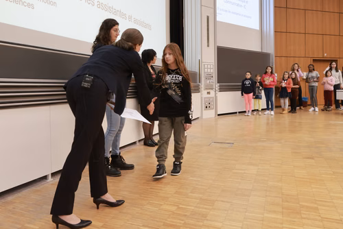 Journée à la découverte des Sciences Remise attestations "Internet & Code pour les filles" Service de la promotion des Sciences de l'EPFL 