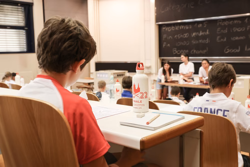 Le championnat des jeux mathématiques et logiques est une compétition populaire et scolaire organisée chaque année à l’échelon européen. Il voit s’affronter des passionné·e·s de mathématiques de toutes générations venus d’une douzaine de pays. Sa finale internationale, qui a traditionnellement lieu à Paris, sera cette année organisée à Lausanne (EPFL). La FSJM gère depuis plus de 30 ans l’organisation de ce championnat en Suisse. Finale sur le Campus EPFL