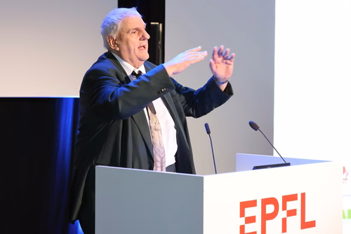 Le championnat des jeux mathématiques et logiques est une compétition populaire et scolaire organisée chaque année à l’échelon européen. Il voit s’affronter des passionné·e·s de mathématiques de toutes générations venus d’une douzaine de pays. Sa finale internationale, qui a traditionnellement lieu à Paris, sera cette année organisée à Lausanne (EPFL). La FSJM gère depuis plus de 30 ans l’organisation de ce championnat en Suisse. Finale sur le Campus EPFL
