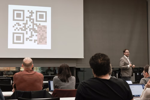 Organisées par le Service promotion de l’éducation, en collaboration avec les sections de l’EPFL, les rencontres 5 à 7 constituent un moment d’échange privilégié entre les enseignantes et enseignants du secondaire et le corps professoral de l’EPFL.