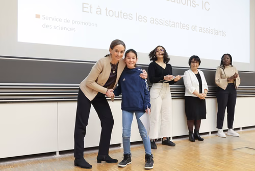 Journée à la découverte des Sciences Remise attestations "Internet & Code pour les filles" Service de la promotion des Sciences de l'EPFL 