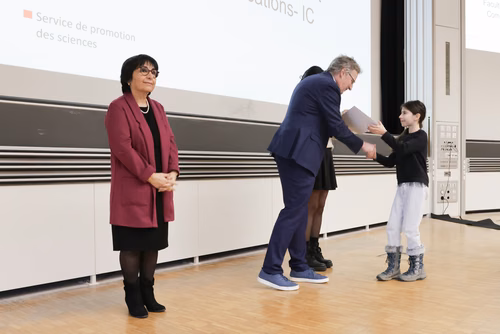 Remise attestations "Internet & Code pour les filles" Service de la promotion des Sciences de l'EPFL