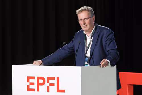 Cette année, la Faculté informatique et communications célèbre son 20e anniversaire, une étape importante dans un domaine qui s’est transformé au cours des deux dernières décennies. Durant cette période, des milliers d’étudiantes et étudiants en bachelor, en master et en doctorat ont obtenu leur diplôme, et ont ensuite contribuer à l’évolution de la branche, tant dans le milieu universitaire que dans le secteur privé.
