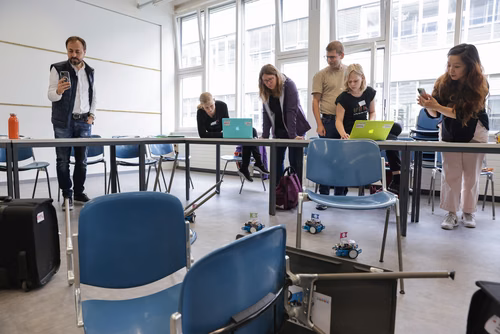 Le Meet up national annuel du Coding club des filles sur le campus de l’EPFL Service de promotion des sciences SPS 