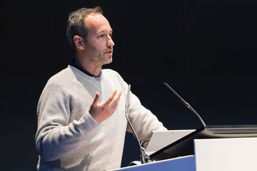 Séance d'information et de présentation des résultats de recherche sur la maladie de Parkinson au Campus Biotech Genève.