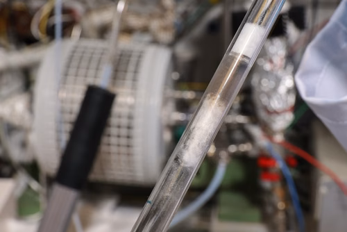 SÉRIE D’ÉTÉ - Projet de master (9). Yosua Hanria a évalué la performance et la durabilité de catalyseurs destinés à valoriser le biogaz. Avec son projet de master, il participe ainsi au développement de futures piles à combustible qui permettront de transformer au mieux le biogaz en chaleur et électricité.