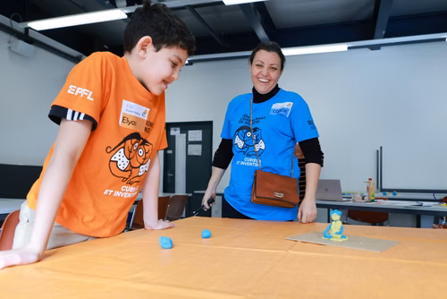 La 10ème édition du championnat de science par équipes, "Curieux et inventifs", permet à des jeunes filles et garçons de 8 à 15 ans de développer leur goût de la réflexion et de la recherche scientifique. Ils peuvent ainsi dévoiler leur inventivité dans une ambiance ludique et créative.