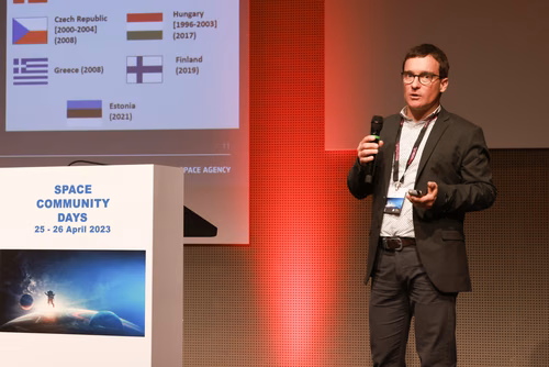 Challenges and opportunities in the space field. Practical and useful information for space industries and newcomers in the domain.