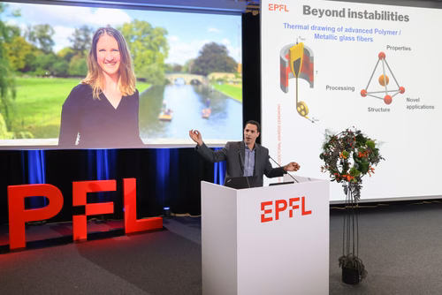 Cette cérémonie a pour objectif de remettre les Prix de la Recherche de l'EPFL aux lauréat·es et de féliciter toutes les doctorantes et doctorants qui ont terminé leur thèse avec succès cette année.