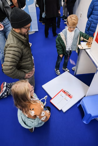 La découverte des sciences et des technologies au cœur du campus, pour les adultes et les enfants.