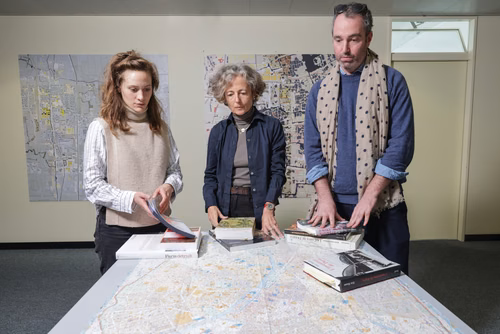 Le Centre Habitat de l’EPFL a réalisé le premier Atlas de Paysages de Paris, remportant un concours organisé par la ville et l’Etat français. L’étude inclut des cartes et des répertoires, mais aussi les perceptions de la population, dans une approche scientifique innovante.