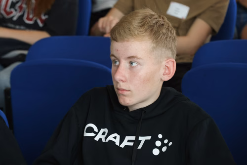 Le concours Alkindi-suisse est une compétition de cryptographie qui a lieu chaque année et ouverte aux classes de 9e, 10e et 11e secondaires. Il est organisé par l’EPFL, les associations Animath et France-ioi. La participation est entièrement gratuite.