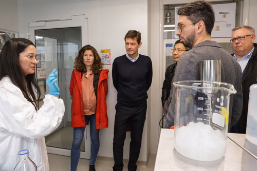 Visite du laboratoire de la prof. Tiffany Abitbol (Laboratoire des matériaux durables)  organisé par le Development Office, philanthropie