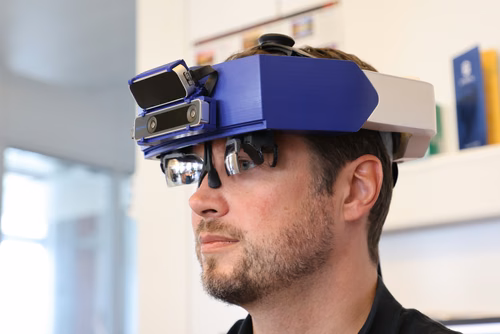 Dans un monde où réalité augmentée et réalité virtuelle pourraient devenir notre quotidien, le système light-field développé par Creal, spin-off de l’EPFL, crée un confort visuel qui pourrait faire la différence. La dernière version de son système est présentée cette semaine à l’Augmented World Expo aux États-Unis.