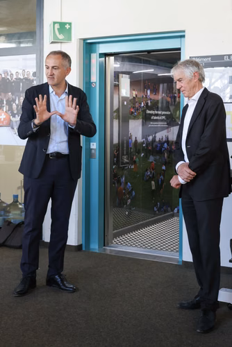 Pour les 50 ans de l'EPFL Schindler offre un ascenceur dans le bâtiment ELA 