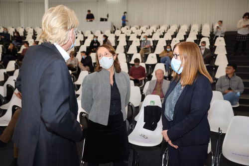 La fondation EPFL-WISH remet le 18 octobre son prix à la vaccinologue britannique, spécialiste des vaccins contre la grippe et des pathogènes viraux émergents. Prix Erna Hamburger