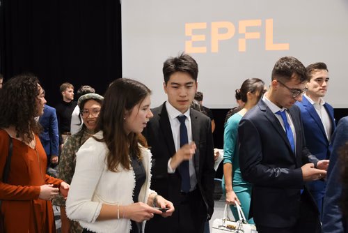 Cérémonie de remise des diplômes aux étudiants MNIS