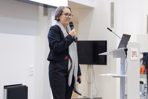 After two months of conducting research in an EPFL laboratory, the interns will present their research projects in the form of a poster or a short oral presentation (My research in 180 sec) to a selected audience including professors, donors, organizers as well as the cohort of interns.
