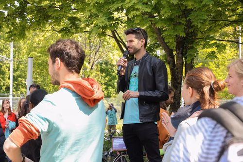 Bike to work est une action de PRO VELO Suisse qui réuni chaque printemps plus de 50'000 personnes à travers le pays. L’objectif est de faire découvrir au plus grand nombre de pendulaires le plaisir de se rendre au travail en vélo : un moyen de transport pratique, bon pour la santé et écologique. Remise des prix, Campus durable, EPFL-UNIL 