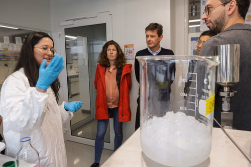 Visite du laboratoire de la prof. Tiffany Abitbol (Laboratoire des matériaux durables)  organisé par le Development Office, philanthropie