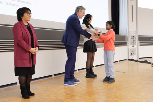 Remise attestations "Internet & Code pour les filles" Service de la promotion des Sciences de l'EPFL