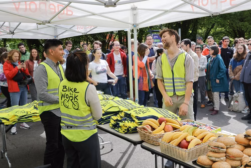 Bike to work is a team challenge that encourages the EPFL community to cycle to campus during May and June.