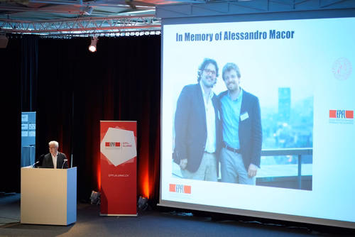 19 entrepreneurs ont “pitché” devant près de 300 personnes lors de la Startup Champions Seed Night coorganisée par l’EPFL Alumni et venturelab au Forum Rolex Learning Center. Daniel Yanisse (MT’12), CEO et co-fondateur de Checkr, était l’invité d’honneur de cette édition.