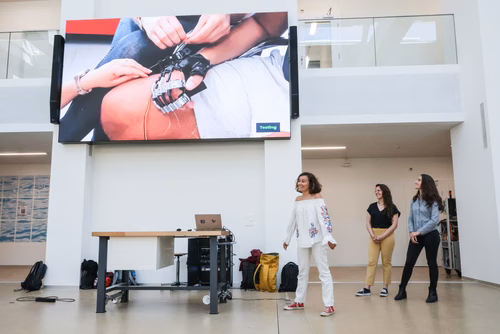 Durant le cours intitulé « Assistive Technology Challenge », des étudiants de l’EPFL ont développé des solutions personnalisées pour des patients atteints de handicap moteur.