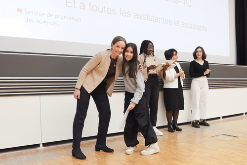Journée à la découverte des Sciences Remise attestations "Internet & Code pour les filles" Service de la promotion des Sciences de l'EPFL 