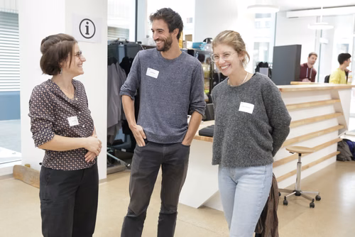 After two months of conducting research in an EPFL laboratory, the interns will present their research projects in the form of a poster or a short oral presentation (My research in 180 sec) to a selected audience including professors, donors, organizers as well as the cohort of interns.