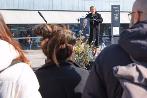 Le 8 mars 2022, à l’occasion de la Journée internationale des droits des femmes, l’EPFL a attribué des noms de femmes scientifiques ou ingénieures pionnières à différentes places, rues et chemins de son campus d’Ecublens.
