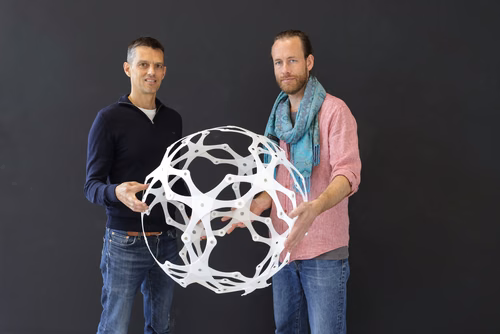 En 2023 et 2024, le professeur de l’EPFL Mark Pauly a accueilli deux artistes dans son laboratoire, leur donnant ainsi l’occasion de s’inspirer de ses recherches, tout en tirant parti de leur créativité. Leurs œuvres seront exposées à l’EPFL Pavilions à partir du 17 octobre.