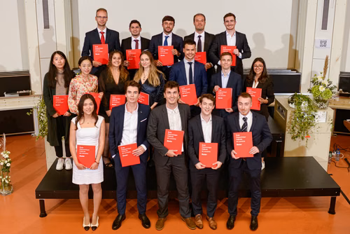 Remise des masters en ingénierie financière et en management de la technologie
