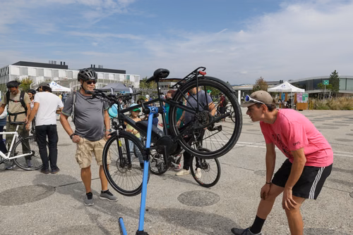 Cap sur l'Ouest, la fête du district de l’Ouest lausannois en mobilité douce, débarque à nouveau à l'EPFL avec une halte festive sur la place Cosandey !