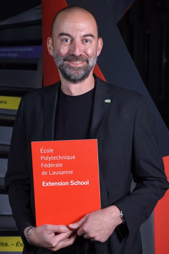Remise des diplômes COS aux participants d'Extension School