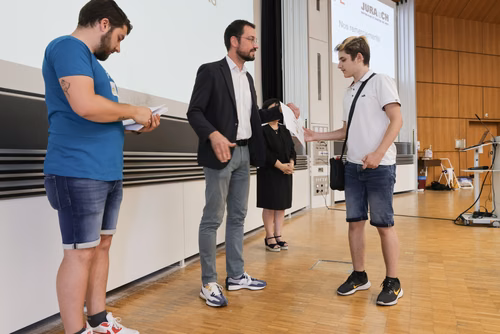 Remises des attestations pour les enfants du Jura 2023 En présence du Ministre de l’éducation du Canton du Jura, M. Martial Courtet Service de promotion des Sciences 