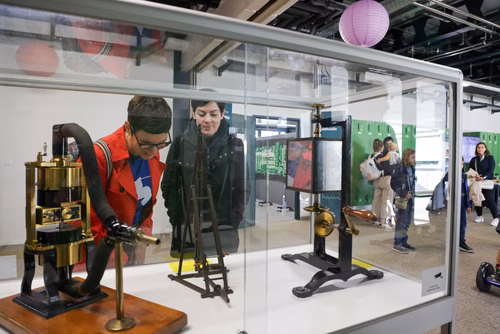 La découverte des sciences et des technologies au cœur du campus, pour les adultes et les enfants.
