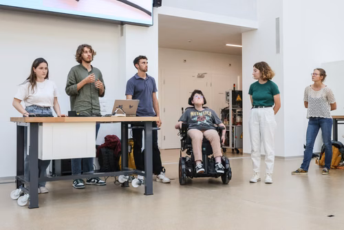 Durant le cours intitulé « Assistive Technology Challenge », des étudiants de l’EPFL ont développé des solutions personnalisées pour des patients atteints de handicap moteur.
