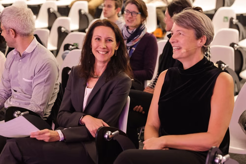 La fondation WISH de l’EPFL a choisi de décerner à la physicienne quantique Michelle Simmons le prix Erna Hamburger 2023 pour sa brillante carrière à la pointe de son domaine, ainsi que pour son engagement en faveur de la diversité et des MINT. Une cérémonie de remise de prix se tiendra aujourd'hui à l’EPFL.