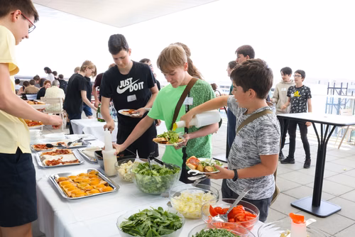 Le concours Alkindi-suisse est une compétition de cryptographie qui a lieu chaque année et ouverte aux classes de 9e, 10e et 11e secondaires. Il est organisé par l’EPFL, les associations Animath et France-ioi. La participation est entièrement gratuite.