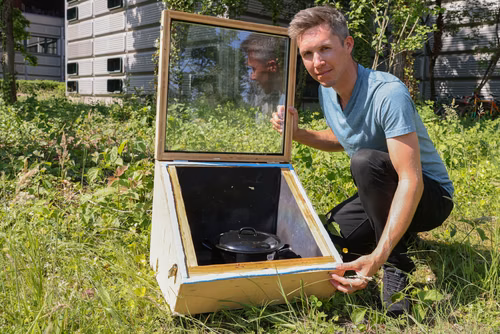 Jérémy Fleury est doctorant à l’EPFL au Laboratoire d’énergie solaire et physique du bâtiment LESO-PB. Son avenir, il espère le conjuguer entre sa passion de la montagne et son travail sur les énergies renouvelables.