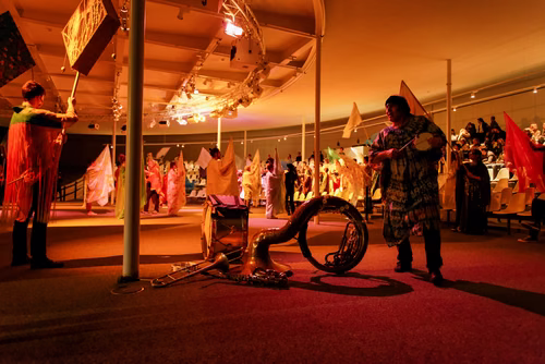 Parade - an artistic performance by Emmanuelle Antille, More than 70 shimmering costumes will be paraded by musicians, dancers, singers and extras. The parade will take place in silence through the hallways of the Rolex Learning Center and then finish to the sound of tambourines and music in the Forum.