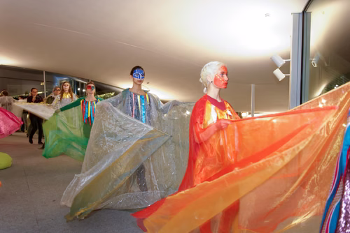 Parade - an artistic performance by Emmanuelle Antille, More than 70 shimmering costumes will be paraded by musicians, dancers, singers and extras. The parade will take place in silence through the hallways of the Rolex Learning Center and then finish to the sound of tambourines and music in the Forum.